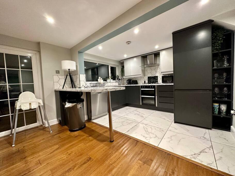 Stunning 5 Bed House In Chapel Allerton, Sleeps 9 Leeds  Exterior photo
